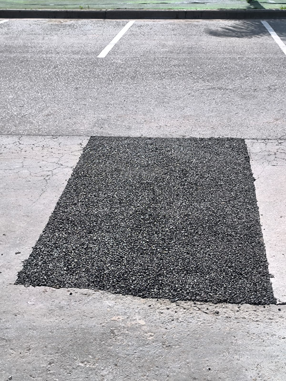 Bacheo en cruce de avenida